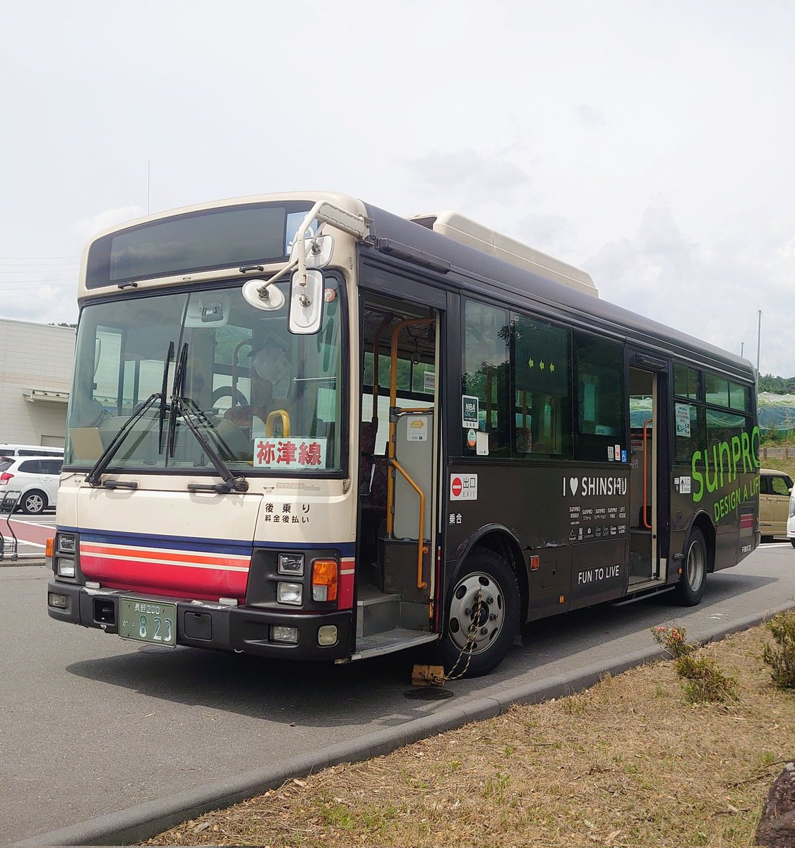 hakutaka576's tweet photo. 千曲バス 長野200か823 
ISUZUエルガミオ PDG-LR234J2
 2008年に導入され､2019年まで鹿教湯車庫に配置されていた車両です｡現在は車体にサンプロのラッピングが施されています。 https://t.co/XvGgoMqRG2