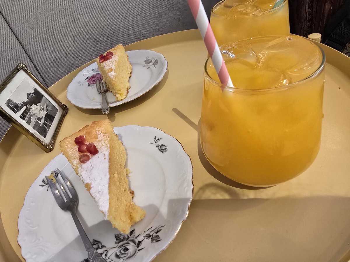 Jasminestormy's tweet photo. This is fast becoming one of my favourite go-to places in Helsinki. Love the retro chilled vibe.
@ihanakahvilabaari
#Finland #Helsinki #vibe #chilled #retro https://t.co/svidvaGuYa