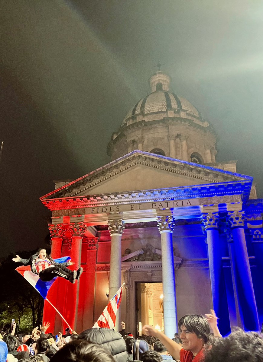 rodrigogaray98's tweet photo. No sé quién sea ese nene pero ayer le regalamos la mejor foto de su vida 🇵🇾😮‍💨 https://t.co/nDlJ2yHvJa