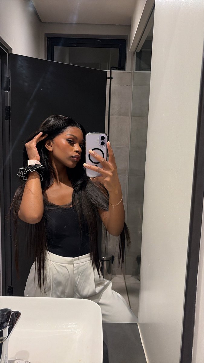 m_flaviaa's tweet photo. 🧘🏽‍♀️ https://t.co/LINOC5GucI