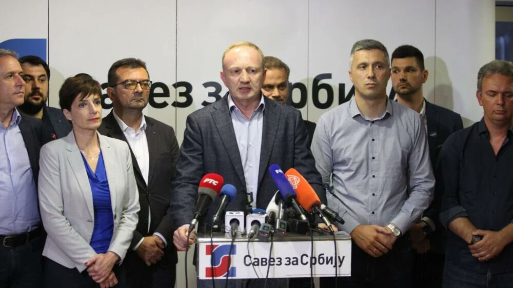 markorrr_11's tweet photo. @spec_savetnik Ma šta mi napriča 🤯

Znaš sa kim su još Dveri bile u koaliciji?
Tako je, sa celom opozicijom. Bravo, kako si samo pametan! https://t.co/jlfjx8SJm4