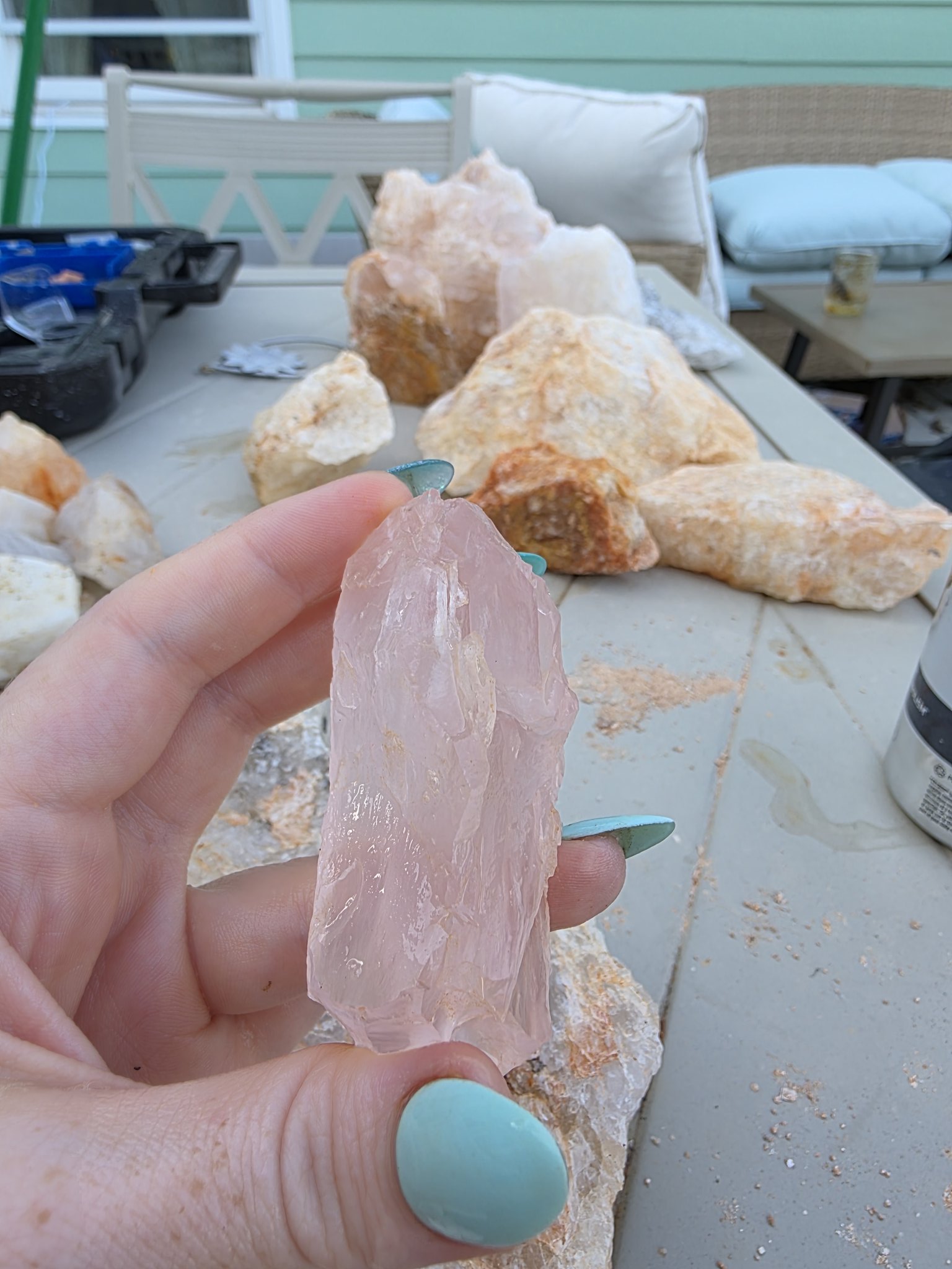 I set up my rockhounding tier on Fansly and one of the "benefits" is that I will mail my rockhound subscribers a care package of rocks and minerals that I prospected and mined myself 🥰💕 https://t.co/9K3vI34it5