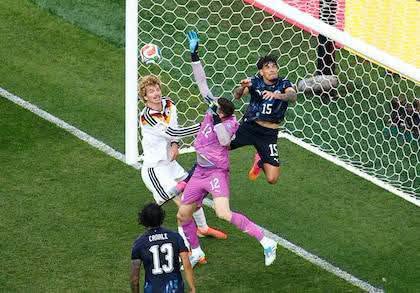 Karai_pelota's tweet photo. Kuña mante ara.
Tatiana Guzmán fue la arbitra que detecto la falta contra Orlando Gill en el segundo gol de Alemania que fue anulado.
Ella es nicaragüense y se plantó ante un coloso como Alemania. https://t.co/Cf90ZG9J9w