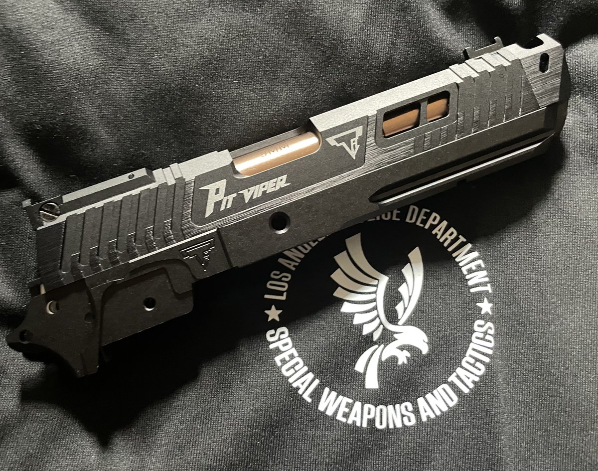 scandal0093's tweet photo. 映画ジョンウィックでキアノリーブス使用の実銃
アメリカはTTI(Taran Tactical Innovations)製 PIT VIPERの正規ライセンス取得のリアル刻印再現
(値段高めだけどクオリティ高く出来が良い!いつもの通りスペシャルパーツ買って組み上げるco2で!!)
#PITVIPER
#TTIPITVIPER
#ジョンウィック https://t.co/7FjDw6FNyT