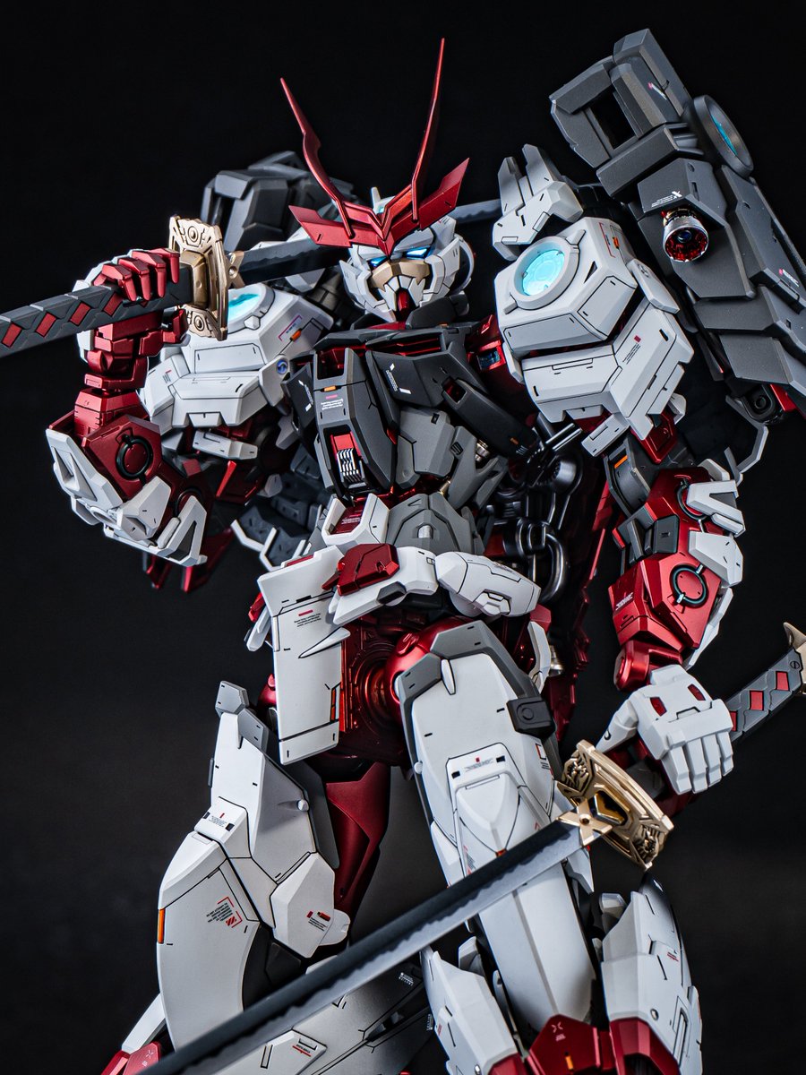 s_shifty's tweet photo. MG 戦国アストレイ頑駄無
完成しました！✨

ハイレゾの脚部を使用してマッシヴ体型の
アストレイに仕上げました！ https://t.co/cIEHqh8Ink