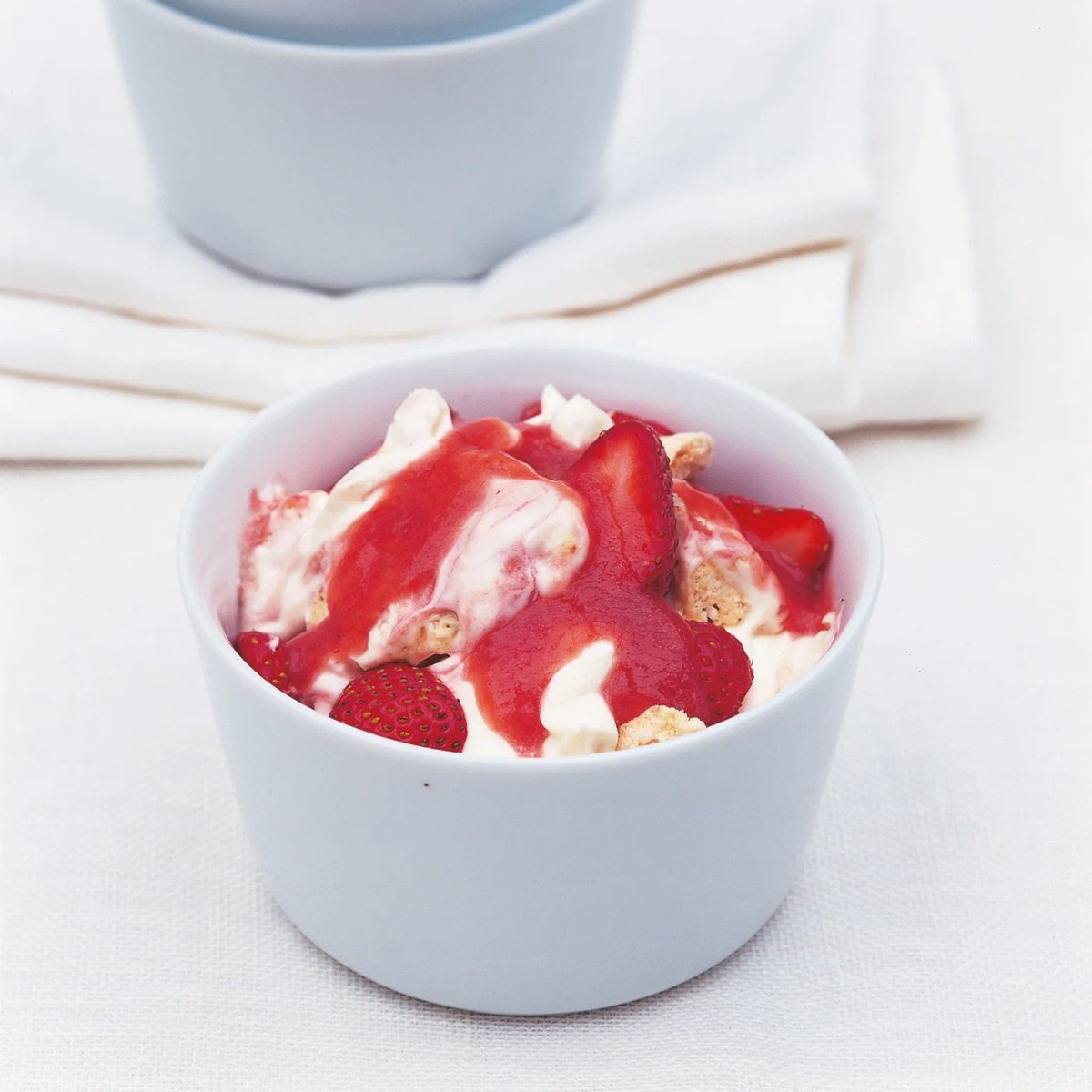 DeliaOnline's tweet photo. Recipe of the Day: Eton Mess
Inspired by the classic strawberries-and-cream dessert traditionally served at Eton College on 4 June, this recipe is perfect for anyone nervous about making meringues.
https://t.co/gby0fO99Yd
#RecipeOfTheDay #etonmess #strawberries #summerdesserts #meringues #Britishrecipes #easyentertaining #DeliaSmith