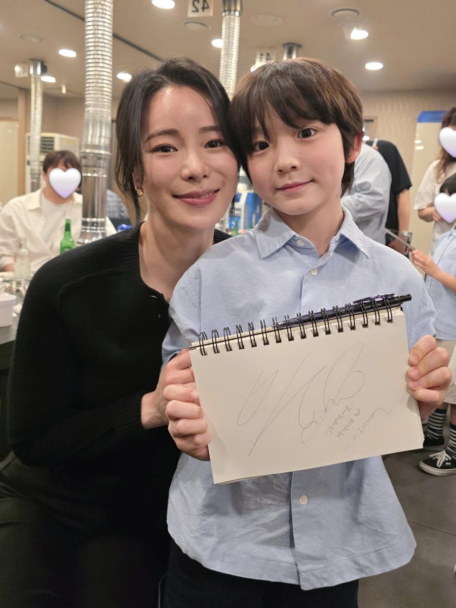 4ippuni's tweet photo. Seojun omma shared warm story about Jiyeon awww #myroyalnemesis 

When I met actress Lim Jiyeon on set, she was incredibly kind.

Seeing Yeojun dozing off during a break, she warmly said,

“Aww, the little one must be so tired. He’s working so hard.” https://t.co/GaGIR45Vky