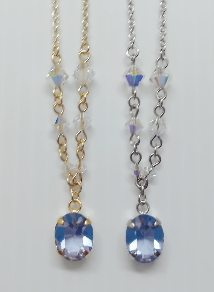 Sin_handmade's tweet photo. アレキサンドライト（カラーチェンジ）ガラスの一粒ネックレス
(ゴールド/シルバー、40cm+アジャスター5cm)

太陽光・LED電球下では紫色（画像1枚目）、白熱灯下では水色（画像2枚目）

#wfbysin https://t.co/8zVBhe4fMt