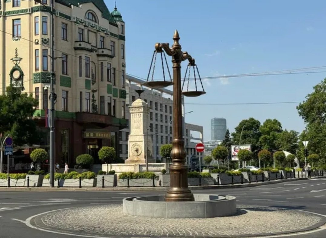 veljkoveseljko's tweet photo. Prvi horoskopski znak koji je dobio spomenik u centru grada. Hvala u ime svih vaga. https://t.co/cI2G8IcoiB