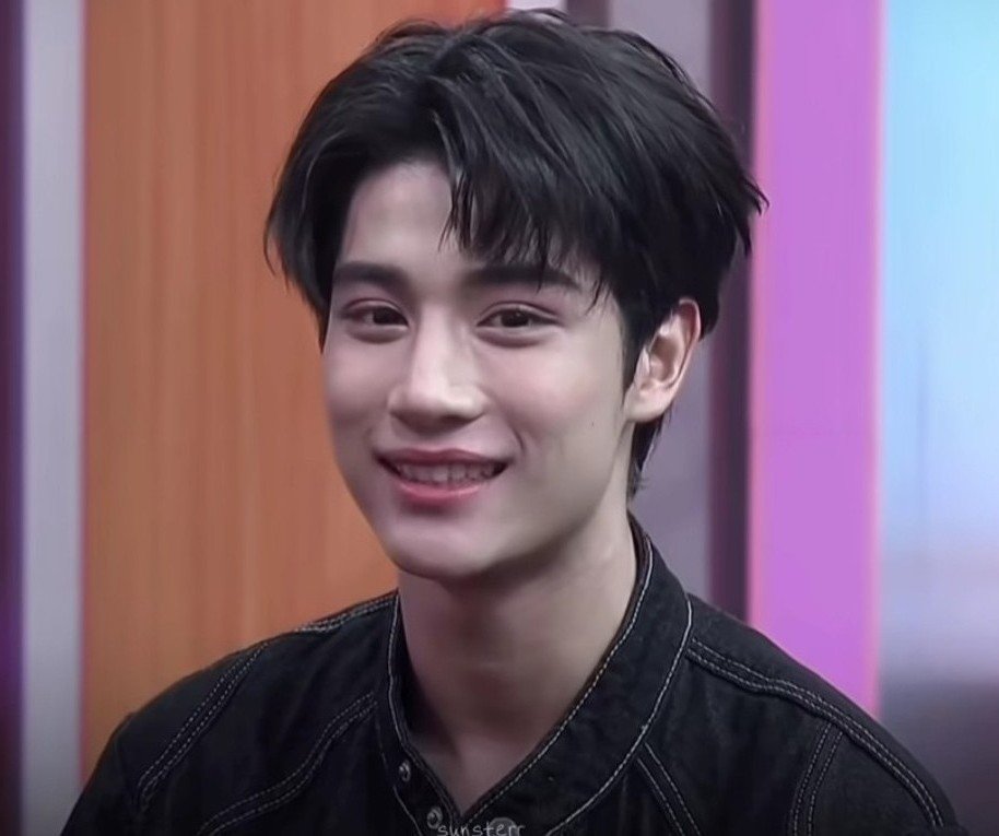 sunsterr's tweet photo. องศานี่หน้าอเนกประสงค์มาก แล้วแต่คนจะมองเลย ใครว่าหล่อก็หล่อ ใครว่าสวยก็สวย ดูดีทุกองศาสมชื่อ https://t.co/dLwbsc4fqN