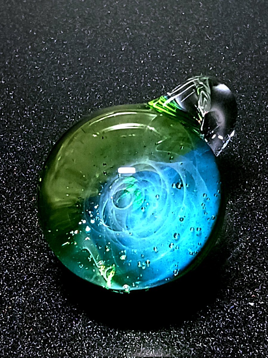 gorosuke1129's tweet photo. 【宇宙】
JINガラス(@JIN20161122)さんの作品に惹かれて お迎えしました🤣
見る角度で 幻想的な景色が変化するとこも魅力的(≧д≦)

2枚目と3枚目は 自分好みの景色を撮影🎵

#JINガラス
#ボロシリケイトガラス https://t.co/ZOSe25mYLZ