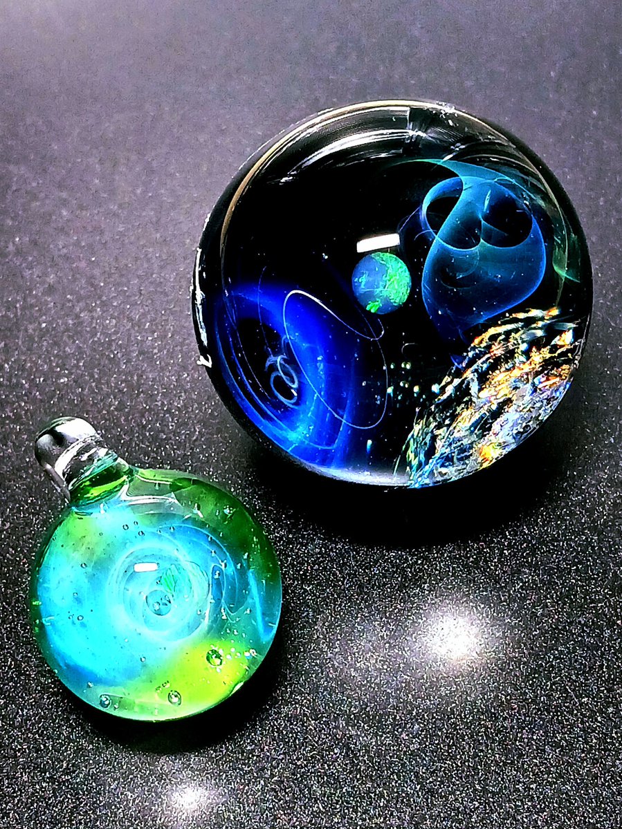gorosuke1129's tweet photo. 【宇宙】
JINガラス(@JIN20161122)さんの作品に惹かれて お迎えしました🤣
見る角度で 幻想的な景色が変化するとこも魅力的(≧д≦)

2枚目と3枚目は 自分好みの景色を撮影🎵

#JINガラス
#ボロシリケイトガラス https://t.co/ZOSe25mYLZ