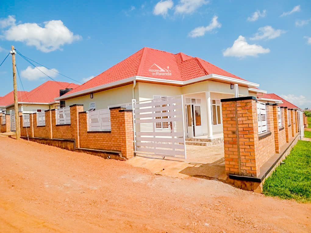 HouseInRwanda's tweet photo. 🏠HOMES FOR SALE IN MARANYUNDO ESTATE-BUGESERA DISTRICT🆕

💰65,000,000 Rwf
🛏️Bedrooms:4
🛀Bathrooms:3
🅿️Parking

For further details:👇https://t.co/o820uJPAMK

Contact name:👨‍💼Jean Claude Daddy https://t.co/huUULcb3aW