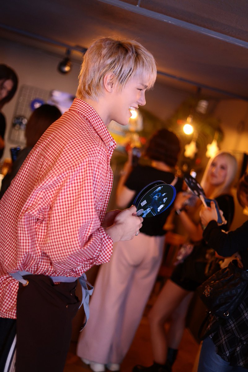 JUSTB_Official's tweet photo. [#JUSTB_BY] 📸 5주년 카페 이벤트 Behind Photo

JUSTB X ONLYB: The Month of Connection

#JUSTB #저스트비 https://t.co/fSiXYWyflX