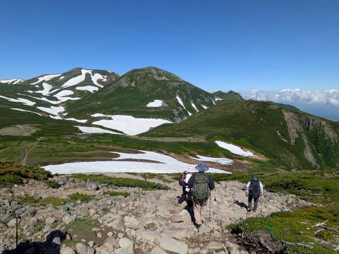 choyotei's tweet photo. 【新ゴンドラで大雪山へ🚟】
6/27に黒岳が山開き✨黒岳ロープウェイのゴンドラがリニューアル！大きな窓から新緑と大雪山の絶景を間近に楽しめます⛰️
朝陽亭・朝陽リゾートホテルではお得なロープウェイ券付きプランも販売中。この夏は層雲峡で最高の登山と景色を満喫しませんか？🌱 https://t.co/L2pMmFNbXT
