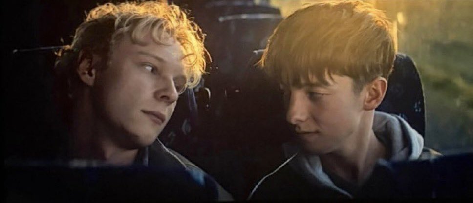 clubleviticus's tweet photo. “i can’t be alone. i need to be with someone. ANYONE. PLEASE! just one person” and he ended up with his person right there beside him https://t.co/k7ZSE68aVv