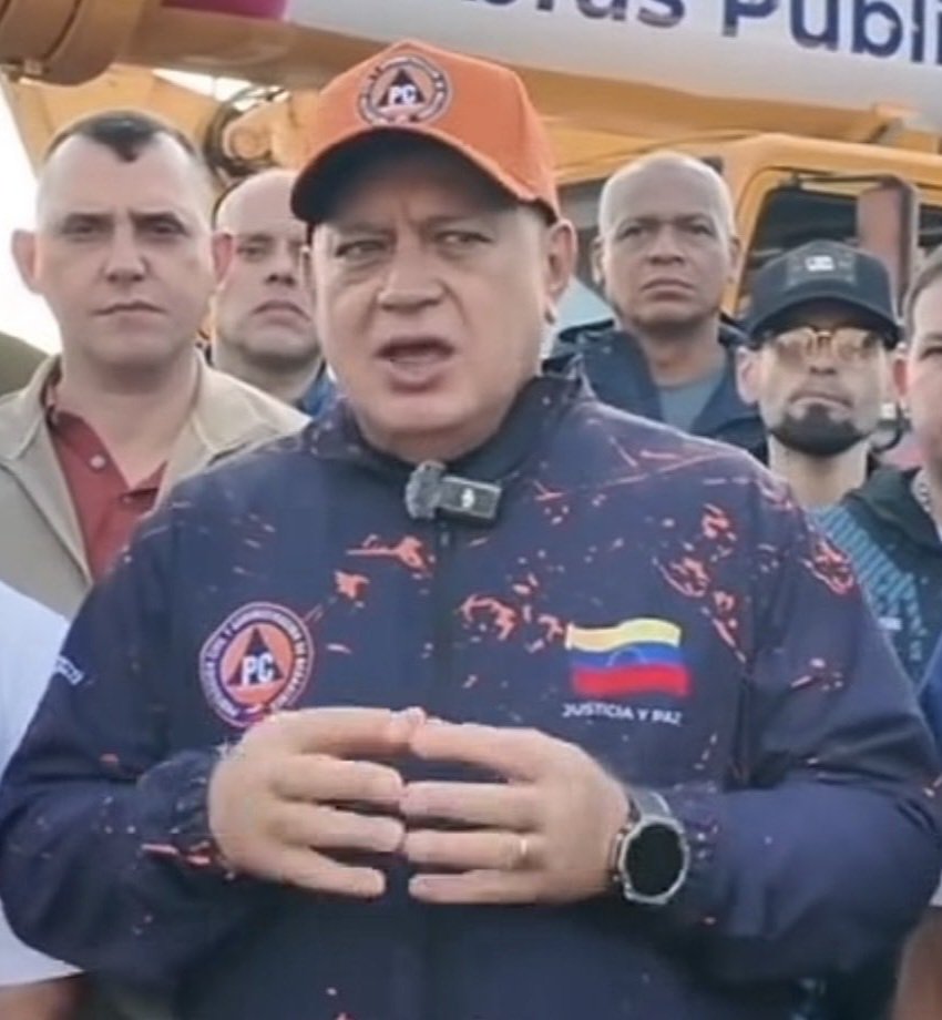 meridarebelde18's tweet photo. 🚨Jamás habrá paz y tranquilidad en Venezuela mientras ande suelto Diosdado Cabello y su pandilla. Ese demonio debería estar tras las rejas o en el cementerio hace mucho tiempo.
No sé cuál es el plan de EEUU pero reconozcan que su maldita demora ya ha tenido consecuencias. 🤷😡 https://t.co/V3g13gNPIH