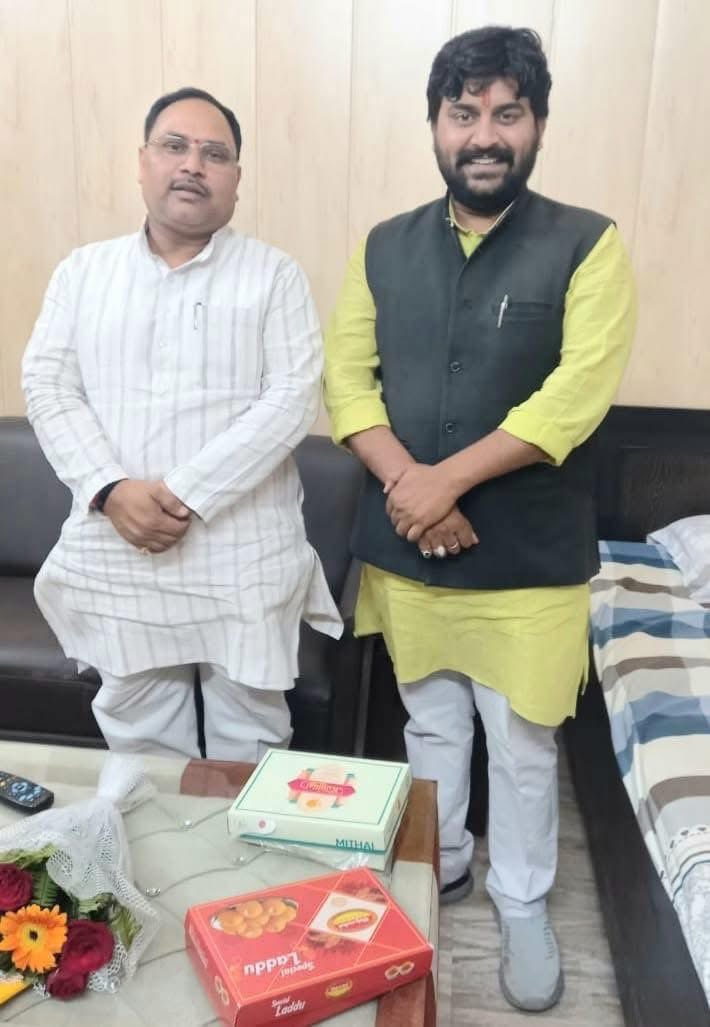 RLkBjp's tweet photo. हम सभी के मार्गदर्शक प्रदेश संगठन महामंत्री झारखंड परम आदरणीय श्री कर्मवीर जी भाई साहब को जन्मदिवस की बहुत-बहुत हार्दिक शुभकामनाएं एवं बधाइयां
आप स्वस्थ रहें प्रसन्न रहें दीर्घायु हो और इसी तरह से हमारा मार्गदर्शन करते रहें
@bjpkarmveer जी
#RudralaxmikantTeam https://t.co/iZtNtUJO4i