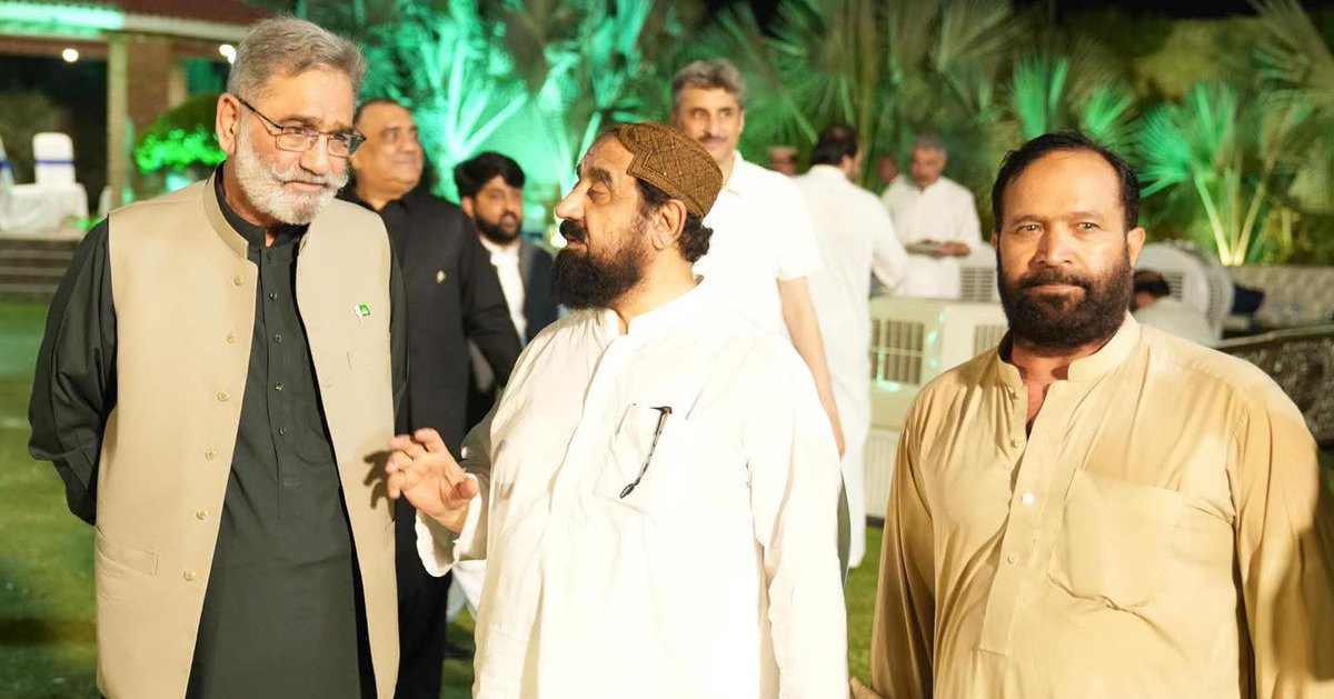 UsmanArbab1's tweet photo. پارلیمانی لیڈر ارباب عثمان خان کی جانب سے دیے گئے عشائیے میں سپیکر خیبر پختونخوا اسمبلی، بابر سلیم سواتی، اور صوبائی اسمبلی کے معزز اراکین نے شرکت کی۔ اس موقع پر خوشگوار ماحول میں باہمی دلچسپی کے امور، عوامی مسائل اور صوبے کی ترقی سے متعلق مختلف پہلوؤں پر غیر رسمی تبادلۂ خیال کیا گیا۔ باہمی رابطے، مشاورت اور اتفاقِ رائے ہی مؤثر قانون سازی اور عوامی خدمت کی بنیاد ہیں.
@BabarSaleemSwat  @khannisar930  @PTIKPOfficial