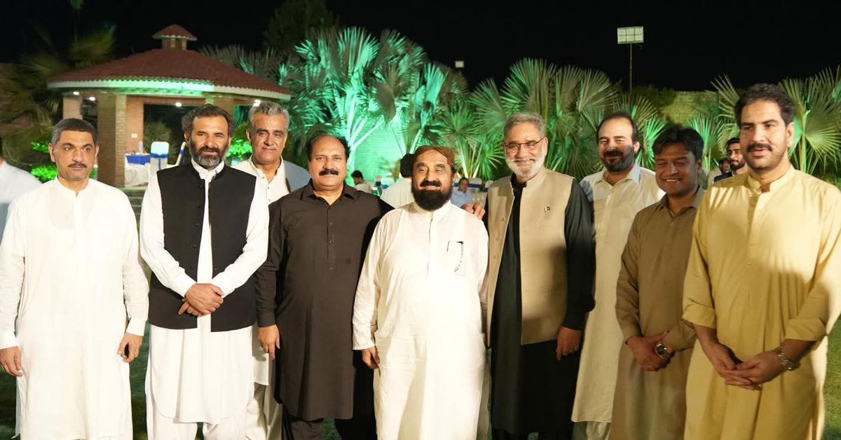 UsmanArbab1's tweet photo. پارلیمانی لیڈر ارباب عثمان خان کی جانب سے دیے گئے عشائیے میں سپیکر خیبر پختونخوا اسمبلی، بابر سلیم سواتی، اور صوبائی اسمبلی کے معزز اراکین نے شرکت کی۔ اس موقع پر خوشگوار ماحول میں باہمی دلچسپی کے امور، عوامی مسائل اور صوبے کی ترقی سے متعلق مختلف پہلوؤں پر غیر رسمی تبادلۂ خیال کیا گیا۔ باہمی رابطے، مشاورت اور اتفاقِ رائے ہی مؤثر قانون سازی اور عوامی خدمت کی بنیاد ہیں.
@BabarSaleemSwat  @khannisar930  @PTIKPOfficial