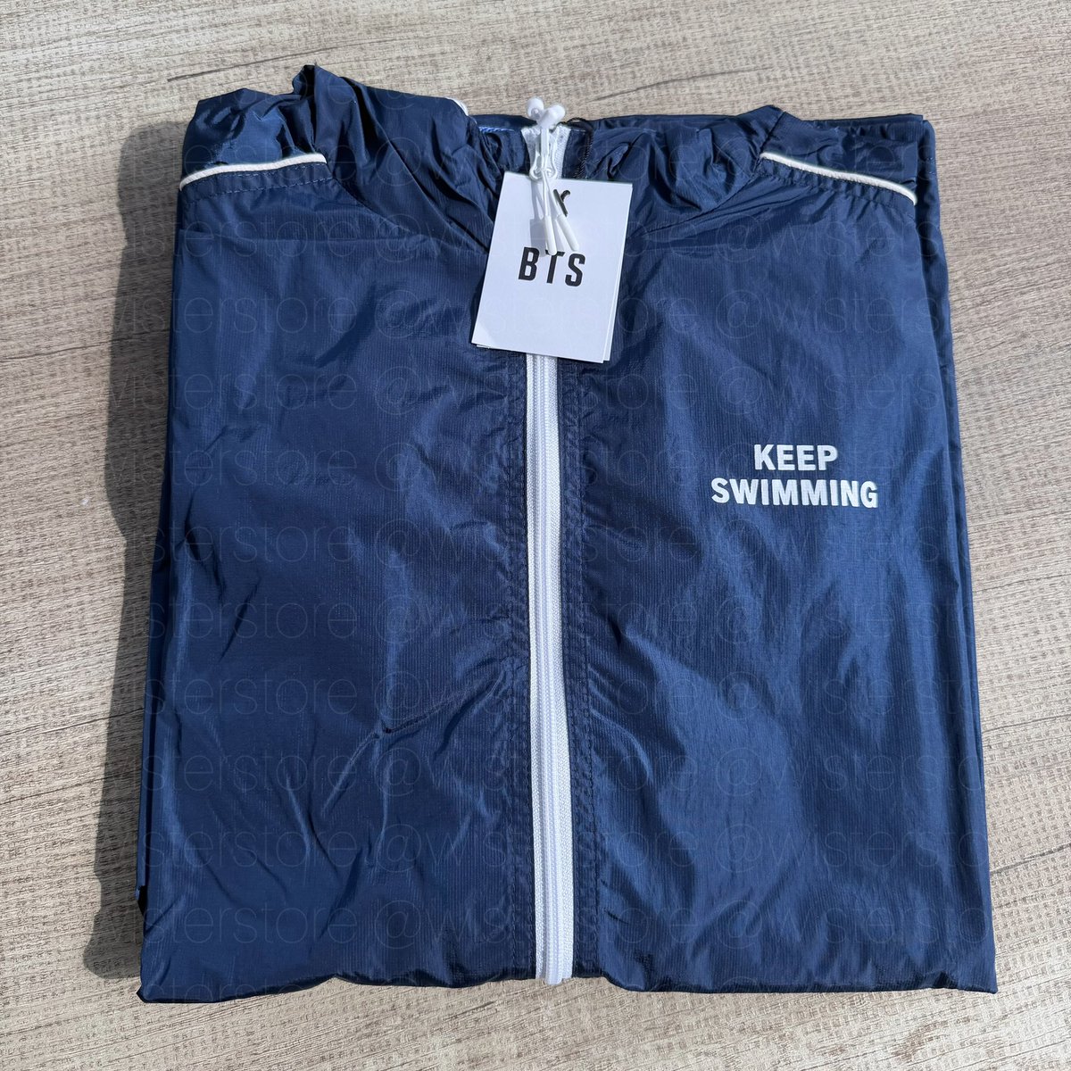 wisterstore's tweet photo. รับพรี Wind Jacket (SWIM)
กดแล้ว ว่าง S1 M1 L2 XL1
เว็บส่งตุลาคม ทันคอนกรุงเทพ
รับมัดจำ 50% 🏊🏻♂️💙🩵
#ตลาดนัดบังทัน #ตลาดนัดรถไฟบังทัน #ตลาดนัดbts #ตลาดนัดbts #swimbts #BTS_ARİRANG #พรีออเดอร์เกาหลี #bts_worldtour_bangkok https://t.co/UFAdctKCWk