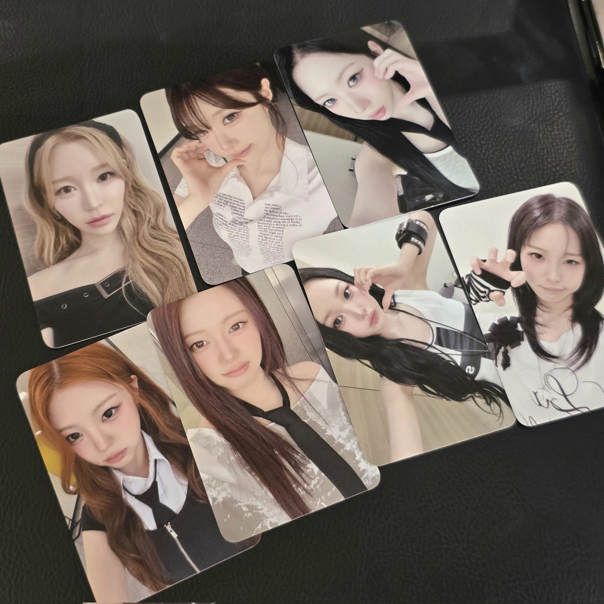 ikjedda's tweet photo. 에버라인 포카 개ㅐㅐ이쁨 https://t.co/Qa9oaN5W9e