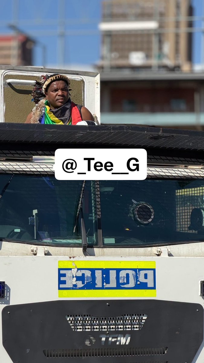 _Tee__G's tweet photo. ‼️Ngizwe inside a riot truck, directing SAPS officers to locations where undocumented migrants are believed to be living.

🔥🔥🔥#June30 https://t.co/hUaXFMhg73
