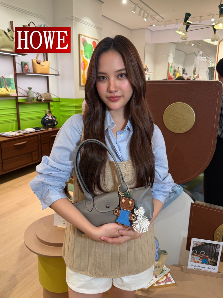 howemagazine_th's tweet photo. ส่องออร่าของ “ฟรีน-สโรชา” และ “เติ้ล-มติมันท์” ในงาน Longchamp Treasure Hunt เปิดตัว FW26 Collection ✨

#srchafreen #Tle_mtm
#LongchampFW26
#HOWEMAGAZINE https://t.co/oA75zcAkES