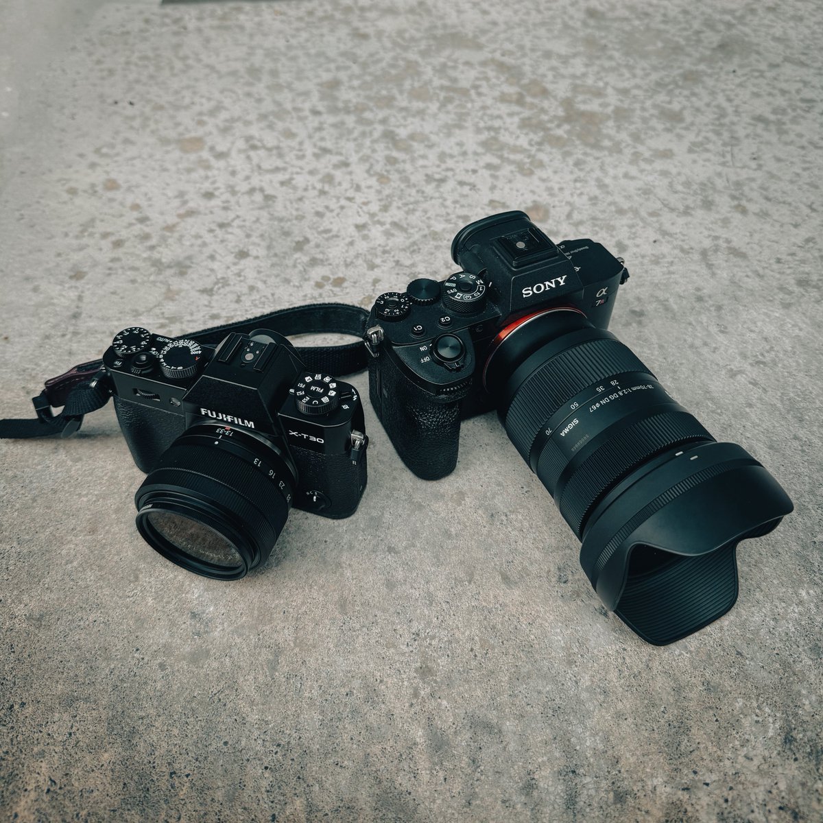 sonchaso578's tweet photo. new camera📷

FUJIFILM  X-T30ⅲ
XC13-33mmF3.5-6.3 OIS

念願の初FUJIFILM！
エモい写真撮れるように頑張ります🙌

メインのα7RⅣとは全然性格が違うカメラなのでめちゃくちゃ楽しそう

これからバリバリ活躍してもらいますヨ

3枚目は撮って出しです https://t.co/quVfMWuVgL