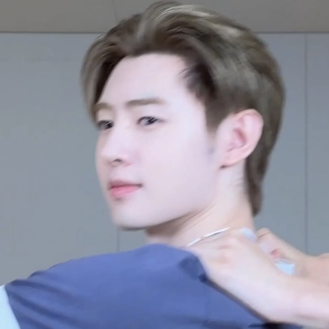 jnhoneyy's tweet photo. อยากอีสแก้มนางว่ะ ขาวๆกมๆดึ๋งๆ🐰🤏🏻 https://t.co/QKsEhboSLl