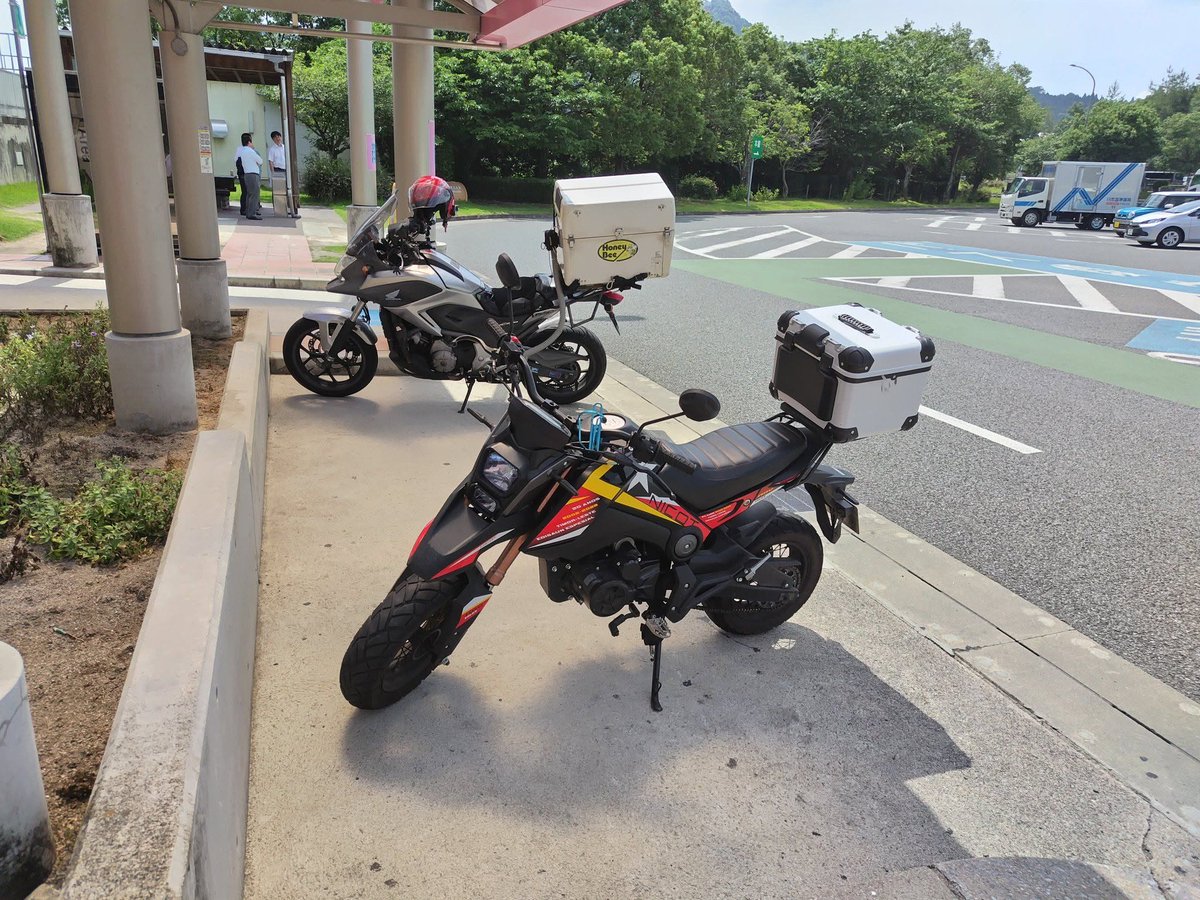 kkd19682's tweet photo. 山陽自動車道　広島📷福山東　往復したよ📷📷
１５０cc小型バイクで高速を流す
快適な巡航速度、車間距離、追い越しのタイミングと間合い、離合の間合い、休憩と給油のタイミング
う〜ん、福岡位なら日帰り往復出来そう？？ https://t.co/RspvKN77bE