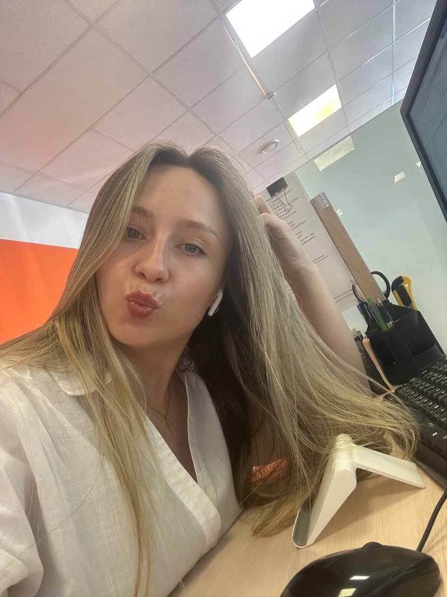 0xSofiya's tweet photo. Return to the office or keep pushing in CT?

Office = stability, monthly salary, social package, team around you.

ST = freedom, unlimited earning potential, but also risk and instability. https://t.co/i9r6k89exi