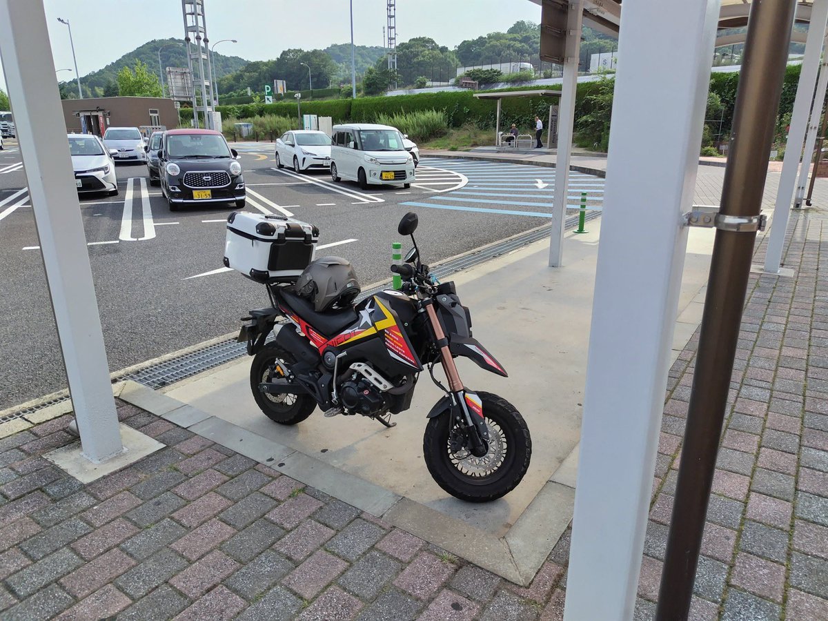 kkd19682's tweet photo. 山陽自動車道　広島📷福山東　往復したよ📷📷
１５０cc小型バイクで高速を流す
快適な巡航速度、車間距離、追い越しのタイミングと間合い、離合の間合い、休憩と給油のタイミング
う〜ん、福岡位なら日帰り往復出来そう？？ https://t.co/RspvKN77bE
