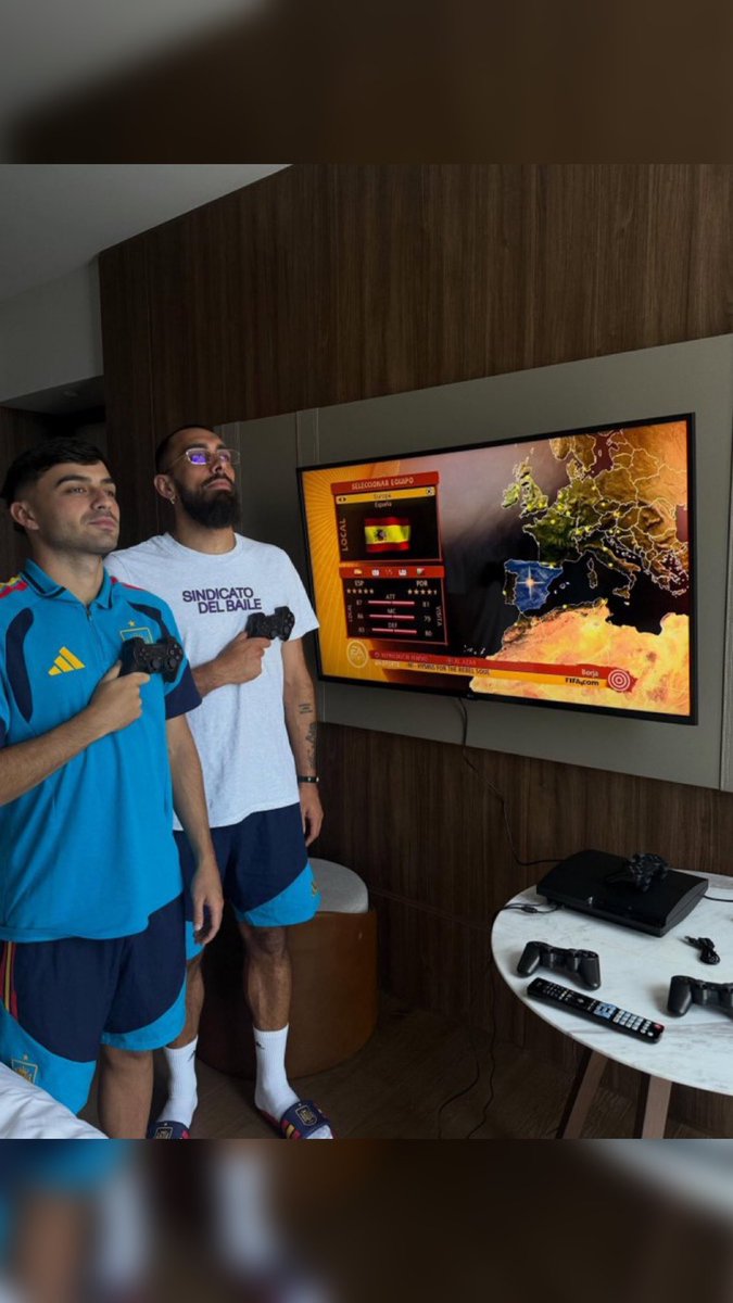 toriniprojects's tweet photo. Deporte estilo
⚽️ así son las distintas caras del mundial 
Pedri y Borja Españoles 🇪🇸 en pose rezo

😍 naomiosaka de moda en Wimbledon 
⚽️ Los eliminados sufren https://t.co/MRfK1HKJC9