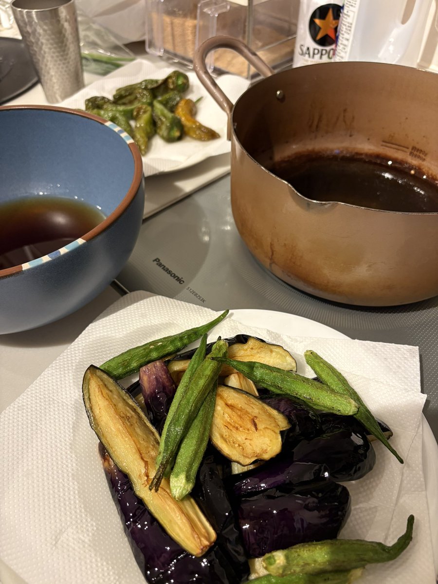 lenoxleno's tweet photo. 暑くなってきた時の最強メニューは冷やし山椒そばか、夏野菜揚げ浸しなんよ https://t.co/iKKhpyQ7kn