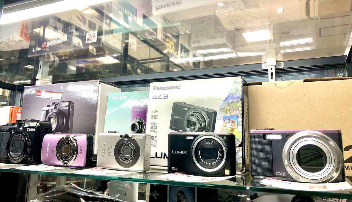 wattmann_cm_ysc's tweet photo. こんばんは
横須賀中央カメラ買取センターです。

本日コンデジの入荷が何点かありましたので店頭に並べさせていただきました👀

まだまだ人気のコンデジ、
ぜひ一度お店にチェックしにご来店お待ちしております。🌸

#横須賀　#コンデジ https://t.co/RzHJdP5DNV