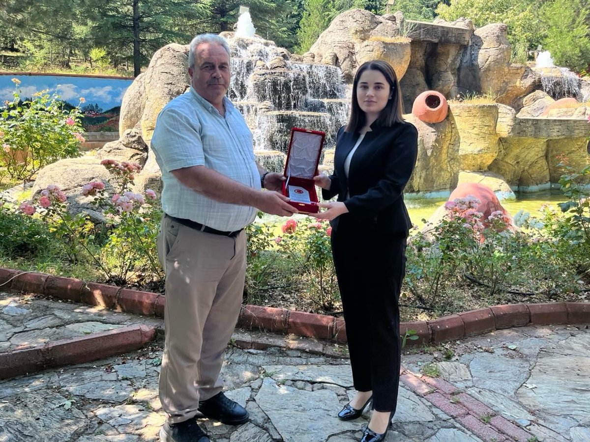 CSenirkent's tweet photo. Cumhurbaşkanlığı Kararnamesi ile görev yeri değişen Kaymakamımız Sayın Seda GÜR onuruna, Mütevelli Heyeti üyelerimiz tarafından veda yemeği programı düzenlendi. https://t.co/M5wYMSQRZZ