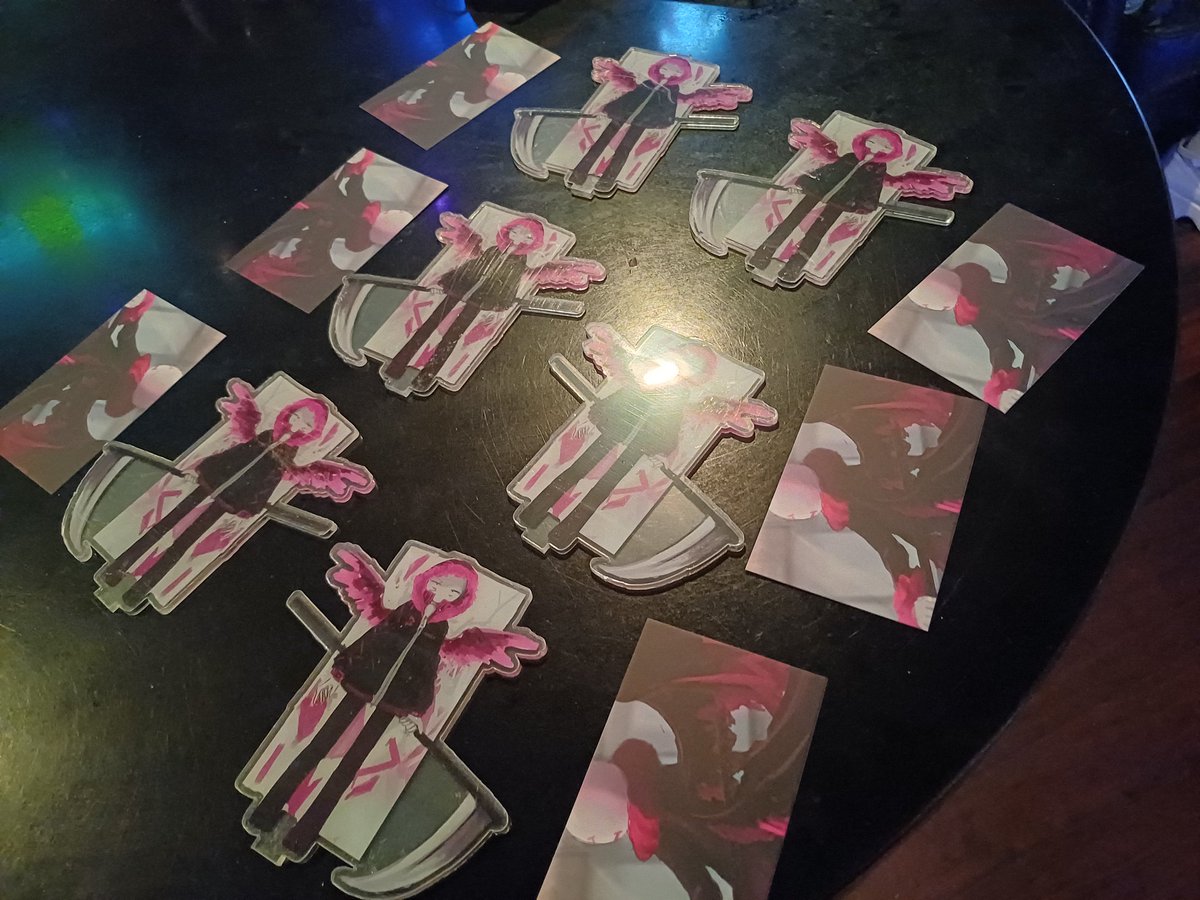 AlleRess's tweet photo. Went to #ギリパ ！I prepared some gifts and my Japanese is not good, you can take one card and one stand for free https://t.co/Gr7Igatdbt