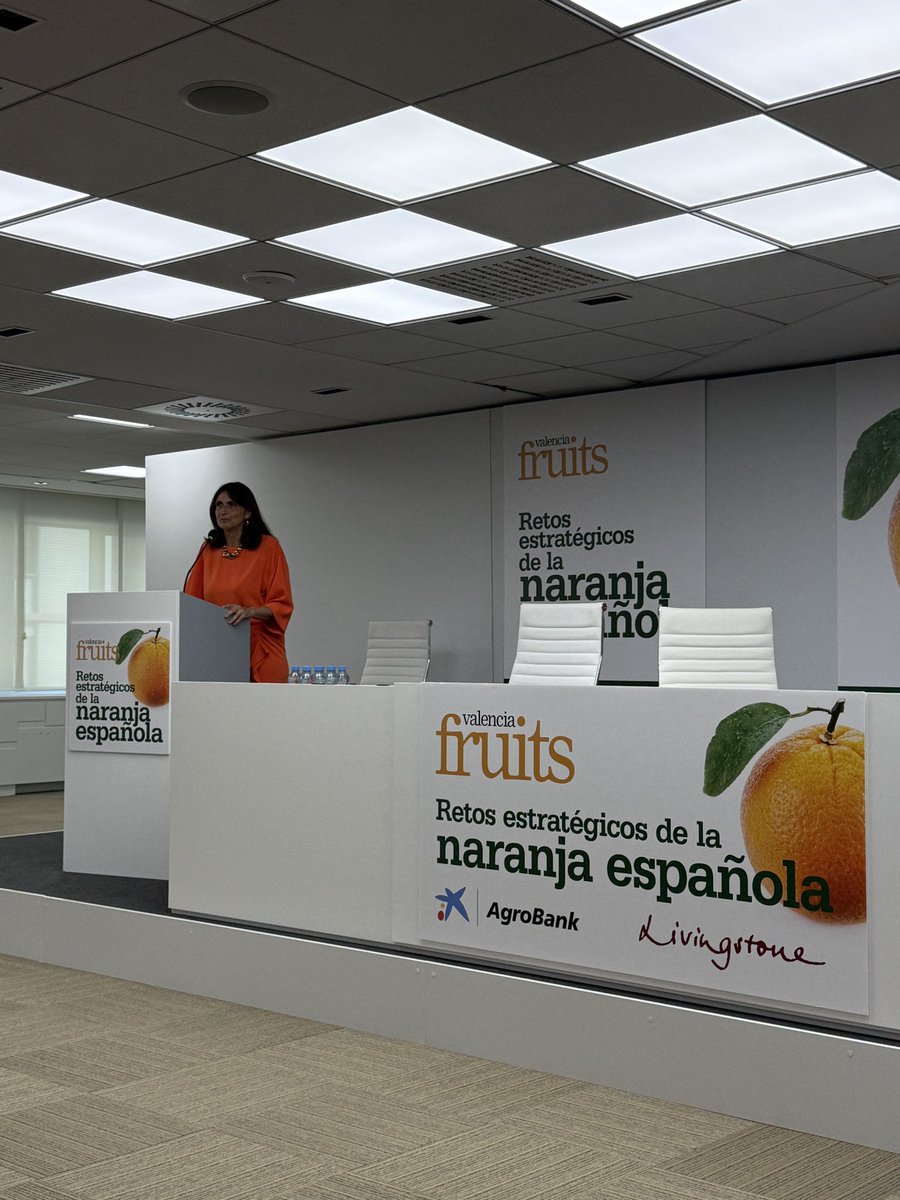 valenciafruits's tweet photo. 🍊 Arranca la jornada “Retos estratégicos de la naranja española”
@AgroBank_CABK @caixabank @AgroFreshWorld #MafRoda #GustavoFerrada @citrosol_com @Koppert @CValencianos #Livingstone https://t.co/0kzcI5mMPE
