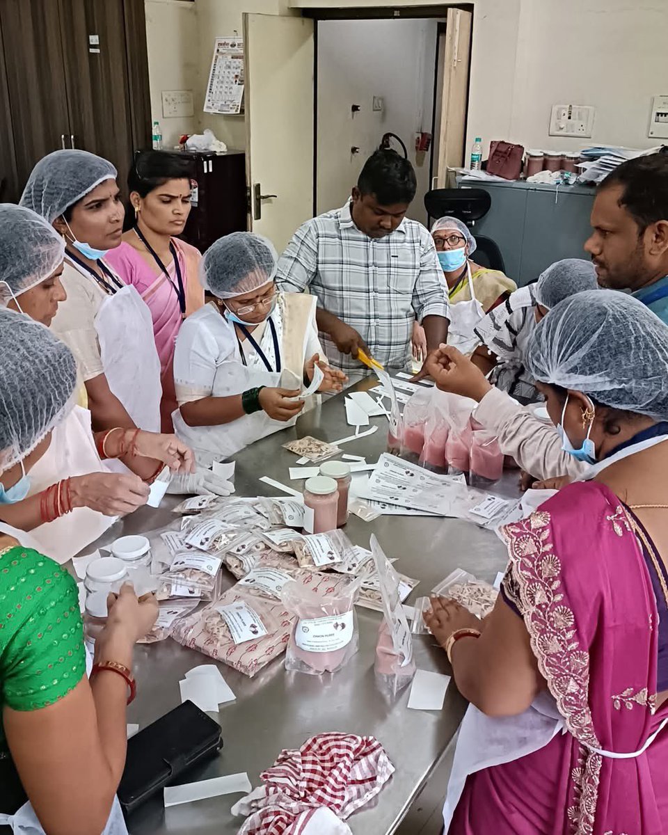RGundev83450's tweet photo. CSIR–Central Food Technological Research Institute (CSIR–CFTRI), Resource Centre, Mumbai, successfully organized a One-Day Training Programme on 24 June 2026 entitled “Capacity Building and Knowledge Dissemination on Onion Dehydration and its Value Addition.” The programme https://t.co/NkXwW66lBz