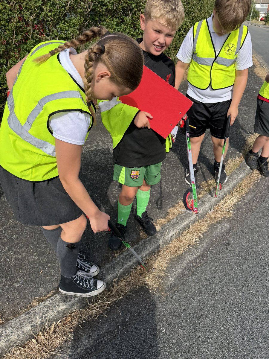 HMillSchool's tweet photo. T5 have been litter picking this morning as part of their geography research! ๐ฎ
#FiveToThrive https://t.co/AZJvDkdPMS
