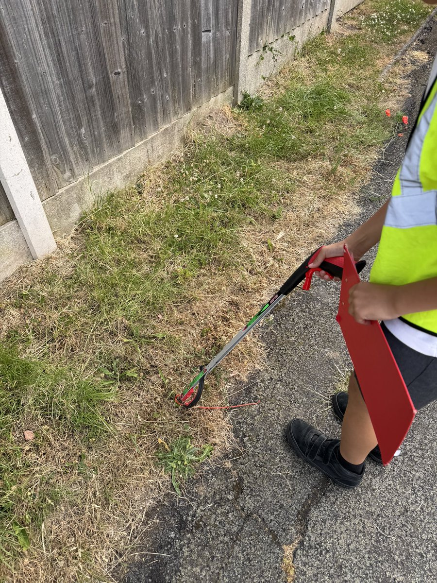 HMillSchool's tweet photo. T5 have been litter picking this morning as part of their geography research! ๐ฎ
#FiveToThrive https://t.co/AZJvDkdPMS