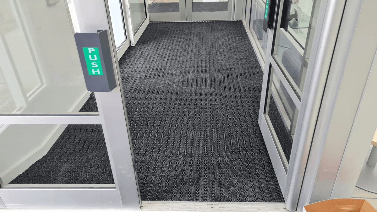 MatWorksES's tweet photo. Treadsure 205: durable modular matting for heavy footfall and wheeled traffic in supermarkets, schools, healthcare. 

Discover Treadsure 205: https://t.co/93f35WajGu https://t.co/k7drkkYErG