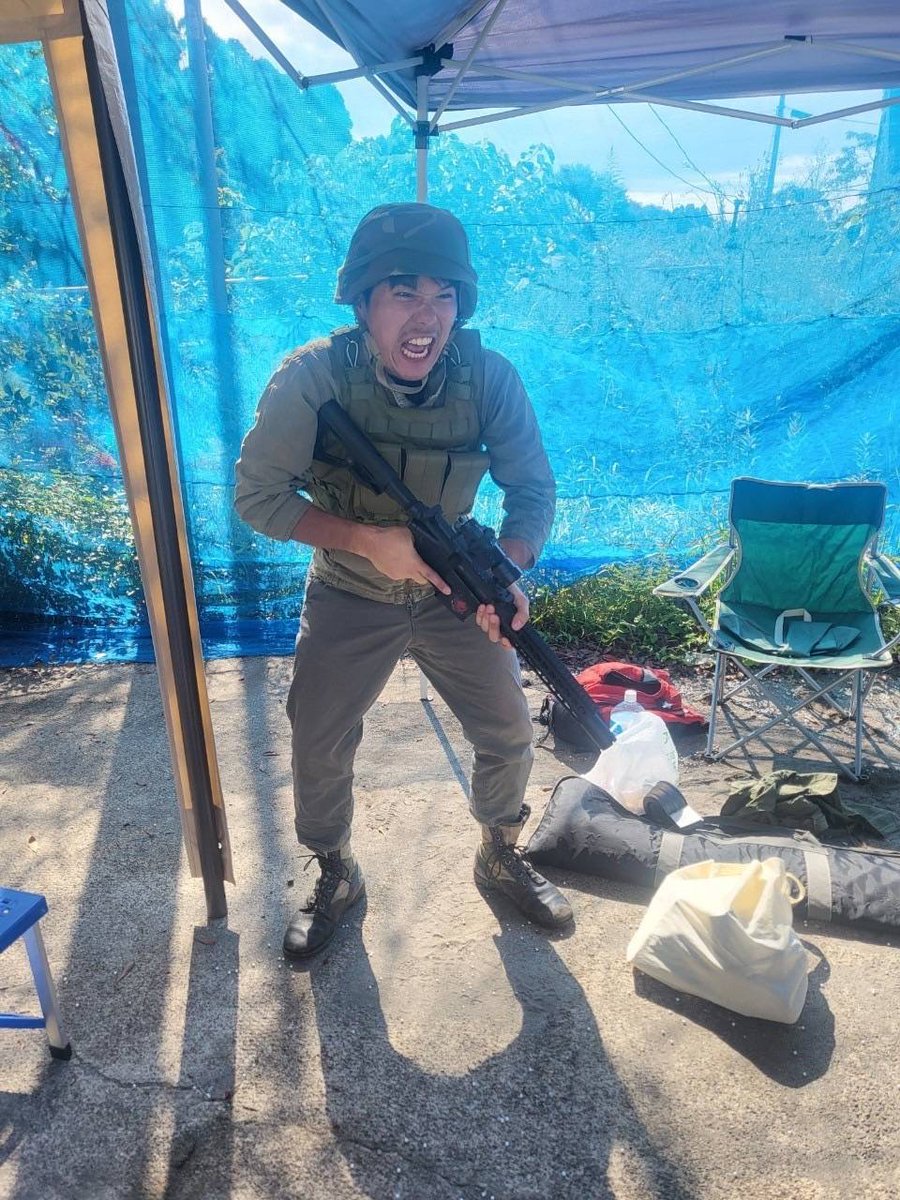 SF_project2024's tweet photo. 10月31日(土)、11月1日(日)に
第3回　大軍拡祭！武装市を開催します！

場所は、宮崎県西諸県郡高原町にある、
廃校になった、広原小学校をまるごと貸切って開催致します！

スタッフのご紹介を行います！

今回、副統括として、第2回目から入ってもらってます、
痛快！風雲ケルブ城(@6JfYMvgGrvfyAx8)
の店長で
YOUHEY(@youhey251472)さんです！

当日は、YOU⭐︎HEY⭐︎WORKSとして、出店もしてくれるんで、一つ一つ作っている革製品もぜひ、ご覧ください！

まだまだ企業様の募集をかけております！

ご興味のある企業様は、下記のメールにて、ご連絡いただけると幸いです！

strawberry.festival.project@gmail.com

出店する企業様は、6月一杯で一旦締め切らせていただき、7月から随時ご紹介をさせていただきます！

お楽しみに！

#武装市
#武装市2026
#大軍拡祭_武装市