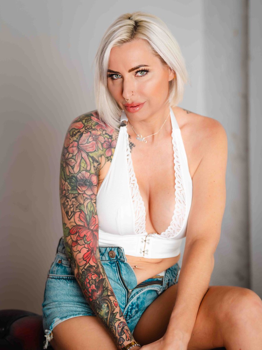 imalexisrox's tweet photo. Which one is your favourite 1,2 or 3? https://t.co/Po8OsF3d5u