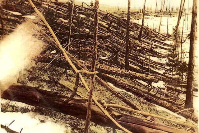 VSaknussem's tweet photo. The 1908 Tunguska blast flattened 80M trees, but left NO crater. Why did some think it was a UFO? 🛸
❌ No crater/debris found
🌲 Standing trees like Hiroshima
🦋 Perfect "butterfly" blast pattern
🔄 Eyewitnesses reported a mid-air turn

#ufo #uap #tunguska https://t.co/sQFzmHiNvA