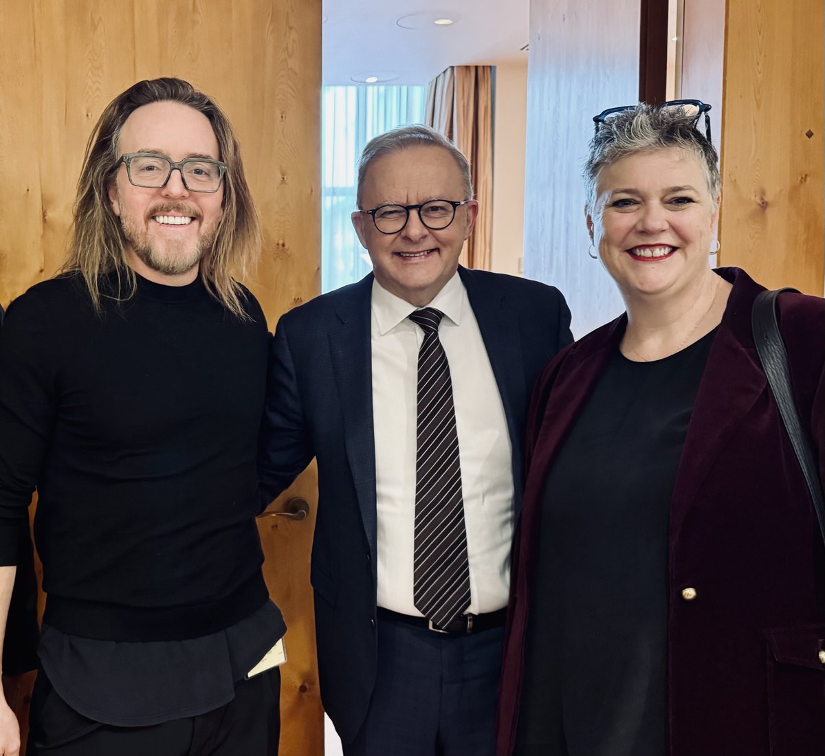 timminchin's tweet photo. This week, I’ve been in Canberra with Live Performance Australia talking to MPs (and the PM!) about how the government can help stabilise and stimulate our live performance industry. It was really fuckin interesting and rather fun. For now, if you haven’t seen this speech I made on the topic, check it out:
https://t.co/JeHMnC6gSa

@AlboMP 
@SydneyTheatreCo 
#LivePerformanceAustralia
#TonyBurkeMP
@DavidPocock