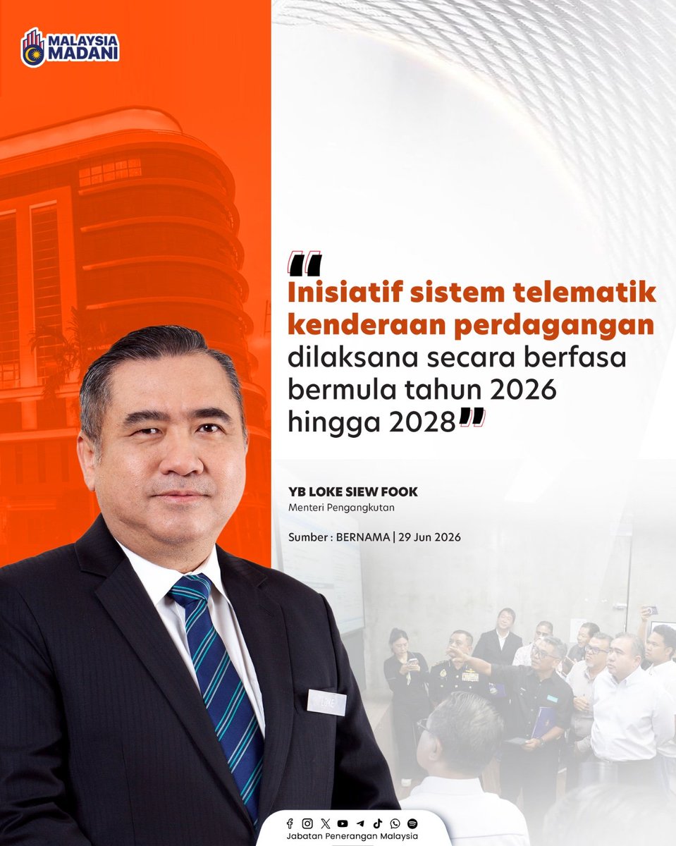 JPenerangan's tweet photo. Inisiatif itu akan bermula dengan fasa sukarela dan advokasi kepada industri pada 2026 hingga 2027, sebelum diperluas kepada pembangunan Sistem Pangkalan Data Pemandu Kenderaan Perdagangan dan integrasi data telematik secara berpusat tahun depan. 📊🚛💻📡🤝 https://t.co/3y5Cv33ZIX