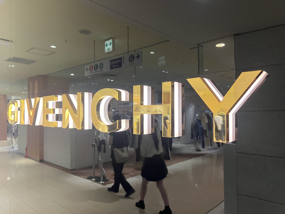 MASA_65's tweet photo. 福岡日帰り
・猫ちゃん2匹目（今回の目的）
この子に決めた
・GIVENCHY スタッフの皆さんも猫好きで、画像見せ合い😊気さくで素敵なスタッフさん方でした
・喜水丸（絶対おすすめ） 福岡空港の保安検査所を通ってからある 出発までの時間、発着する飛行機見ながらゴマさば、酒飲み最高すぎた https://t.co/VR5GdZNmlw