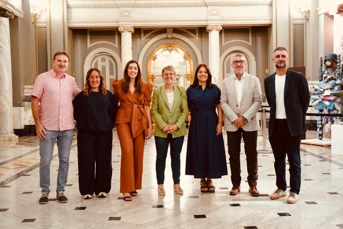 CompromisVLC's tweet photo. Benvinguda @MariaGiner6, nova regidora del Grup Municipal Compromís a l'Ajuntament de València.

Una dona jove, preparada i amb energia que hui s'incorpora a este equip de treball per recuperar València.

Endavant Maria! https://t.co/oJw851bFie